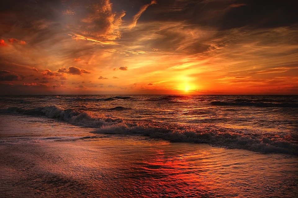 c'est une image avec un couché de soleil